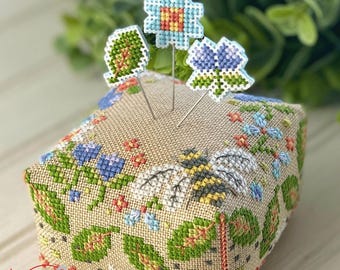 PRE-Order, Counted Cross Stitch Pattern, This Bee's Got Knees, Spring Decor, Floral Motifs, Hands On Design, PATTERN ONLY