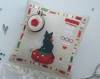 Counted Cross Stitch Pattern, Stitcher's Cat, Pillow Ornament, Bowl Filler, Pin Cushion, Country Rustic, Cotton Pixels, PATTERN ONLY