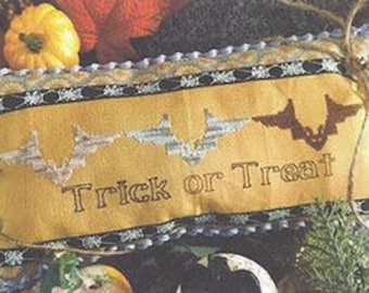 Counted Cross Stitch, Bats, Halloween Decor, Trick or Treat, Tuck Pillow, Cross Stitch, Marinella Paoletti, Stitches and Style, PATTERN ONLY