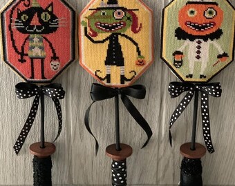 Counted Cross Stitch Pattern, Fang And Big Eye Gang, Halloween Decor, Pillow Ornaments, Bowl Fillers, Twin Peak Primitives, PATTERN ONLY