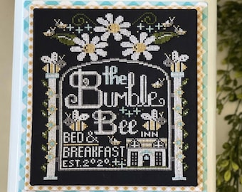 Counted Cross Stitch Pattern, Bumble Bee Inn, Bumble Bees, Daisies, Garden Decor, Flowers, Stitching Housewives, PATTERN ONLY