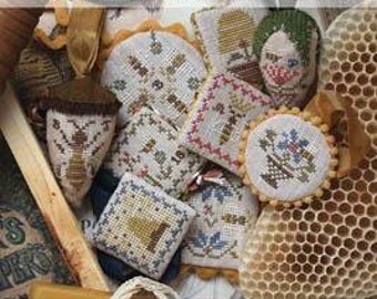 Counted Cross Stitch Pattern, Festive Little Fobs, Beekeeping Edition, Scissor Fob, Beth Twist, Heartstring Samplery, PATTERN ONLY