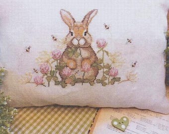 Counted Cross Stitch Pattern, Coniglietto fortunato, Spring Decor, Flowers, Pillow Ornament, Bunny, Bees, Serenita di campagna, PATTERN ONLY