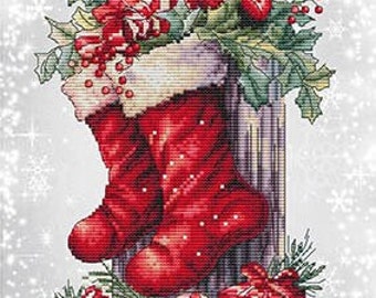 Counted Cross Stitch Pattern, Waiting for Christmas, Christmas Decor, Stockings, Holly, Berries, Les Petites Croix de Lucie, PATTERN ONLY