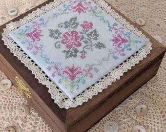 Counted Cross Stitch, Eleanor's Bouquet, Flower Motifs, Corner Motifs, Pillow Ornament, Bowl Filler, The Mindful Needle, PATTERN ONLY