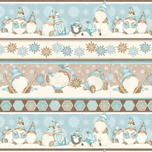 Puede incluir: Un patr&oacute;n repetido de gnomos con ropa de invierno, incluyendo un gnomo esquiando, un gnomo patinando sobre hielo y un gnomo sosteniendo un regalo. Los gnomos est&aacute;n rodeados de copos de nieve y un fondo azul claro.