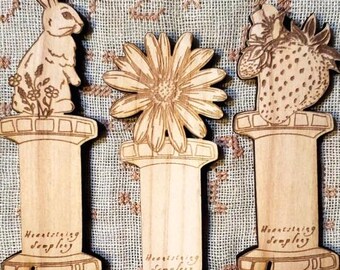 Thread Bobbins, Floss Bobbins, Bunny Bobbin, Daisy Bobbin, Strawberry Bobbin, Matt Twist, Heartstring Samplery