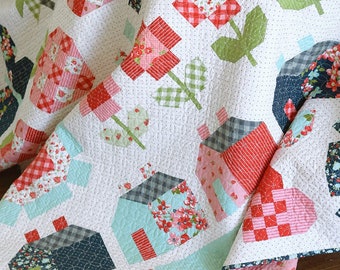 Quilt Pattern, Stroll, Lap Quilt, Twin Quilt, Machine Pieced Quilt, Fat Quarter Friendly, Thimble Blossoms, Camille Roskelley, PATTERN ONLY