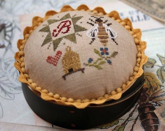 Counted Cross Stitch Pattern, Queen Bee Pincushion, Queen Bee, Bee Skep, Primitive Decor, Summer Decor, Heartstring Samplery, PATTERN ONLY