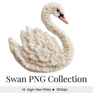 Può includere: Un cigno all'uncinetto color crema, con un occhio nero e un becco rosa. Il cigno è in una posa aggraziata, con il collo curvo e le ali leggermente spiegate. Il testo in basso recita "Swan PNG Collection" con dettagli sui file.
