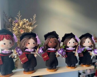 Benutzerdefinierte graduierte häkelpuppe: Personalisierte Look-Alike graduierte Figur, Muttertagsgeschenk