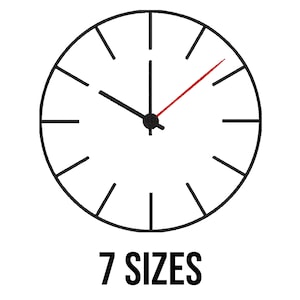 Puede incluir: Una esfera de reloj en blanco y negro con agujas de hora y minuto negras y una aguja de segundos roja. La esfera del reloj tiene 12 números y está disponible en 7 tamaños. El texto "7 SIZES" está debajo del reloj.