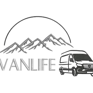 Könnte beinhalten: Schwarz-Weiß-Illustration mit einem Van, Bergen und dem Text "VANLIFE". Das Design zeigt eine stilisierte Bergkette unter einer gebogenen Linie, mit einem Van auf der rechten Seite. Der Text ist in einer serifenlosen Schriftart.