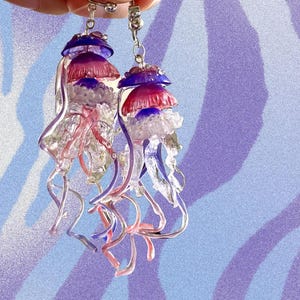 Original long-style earrings featuring clear handmade jellyfish earrings with ear clips, Japanese-style creative resin earrings.