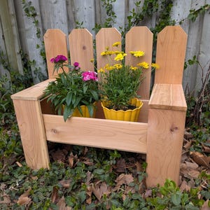 Gartenbank Pflanzgefäß