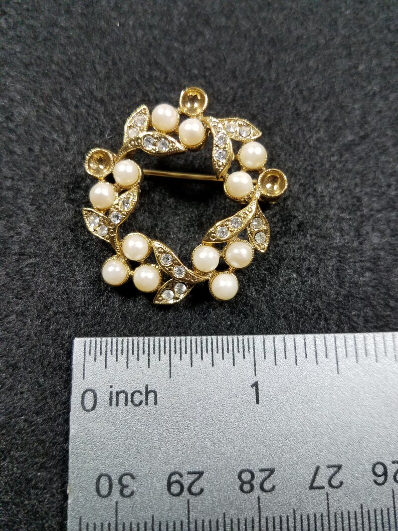pearl leaf brooch round white Vintage rhinestone clear faux