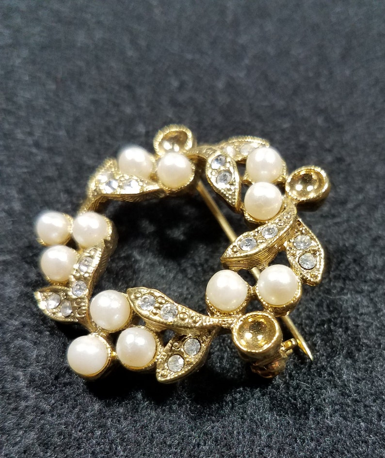 pearl leaf brooch round white Vintage rhinestone clear faux
