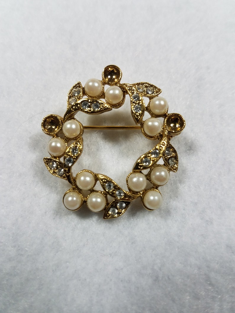 pearl leaf brooch round white Vintage rhinestone clear faux