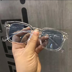 Moderne quadratische Sonnenbrille für Männer & Frauen - Rahmen mit blau getönten Gläsern, UV400-Schutz, trendige Sommerbrille für Outdoor-Stil