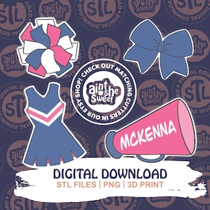 Può includere: Download digitale con file STL a tema cheerleader. Include un pompon, un fiocco, un vestito da cheerleader e un megafono con "McKenna". È presente anche il testo "Download digitale" e "File STL | PNG | Stampa 3D".