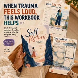 Può includere: Un quaderno di esercizi di terapia del trauma Soft Return con un'illustrazione di copertina di una persona che cammina su un ponte di corda tra le scogliere. Due fogli di lavoro aggiuntivi intitolati Where Safety Lands In Me e The Harbor Of Safe People.