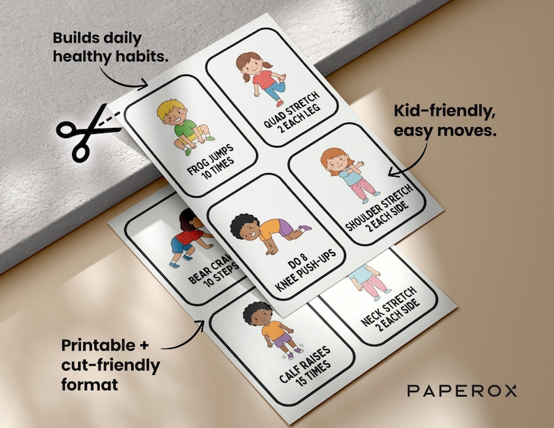 K&ouml;nnte beinhalten: Ein Stapel &Uuml;bungskarten mit Illustrationen von Kindern, die Dehn&uuml;bungen und &Uuml;bungen durchf&uuml;hren. Die Karten enthalten Texte wie "Froschspr&uuml;nge 10 Mal" und "Quadrizeps-Dehnung 2 pro Bein". Die Karten sind mit "Druckbar + schneidefreundliches Format" beschriftet.