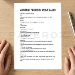Puede incluir: Una hoja de papel blanca con el t&iacute;tulo "ADDICTION RECOVERY GROUP GAMES" e instrucciones para una actividad grupal. Un bol&iacute;grafo plateado descansa en el lado derecho del papel. El papel est&aacute; sobre una superficie de madera marr&oacute;n claro.
