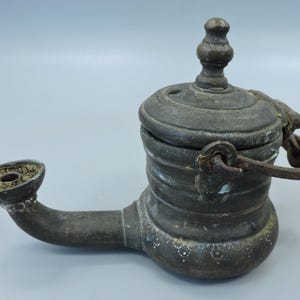 Antique oil lamp with lid from the Nepal/India region – bronze alloy – 19th century