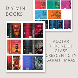Peut inclure: Une collection de mini-livres à faire soi-même avec des couvertures des séries ACOTAR, Throne of Glass et Crescent City de Sarah J. Maas. Les couvertures présentent des couleurs vives et des titres comme "Heir of Fire" et "Queen of Shadows".