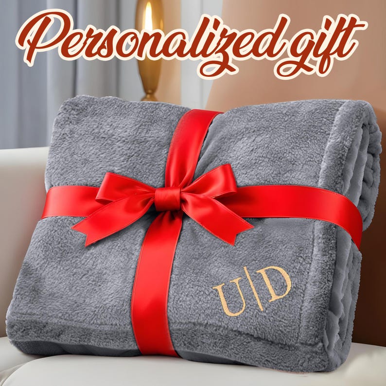 Personalized Fleece Throw Blanket: Embroidered Monogram Gift (60x80 Inch) bild 6