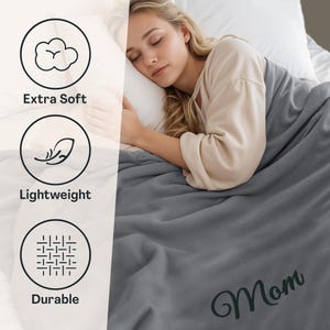 Personalized Fleece Throw Blanket: Embroidered Monogram Gift (60x80 Inch) bild 7
