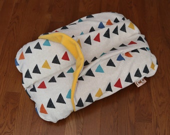 Colorful Yellow White Geometric Triangle Outdoor Fabric Bunbed Dachshund Dog Bed, pocket cover Burrow Snuggle Sack Fleece, Small Dog Bun Bed