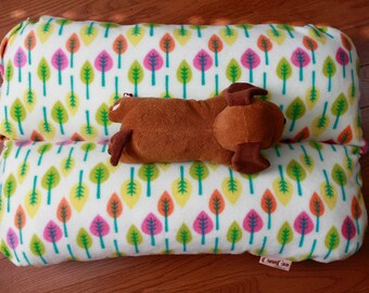 Leaves in Pink Green Yellow, Dachshund, BUNBED, Hot Dog Bun Bed