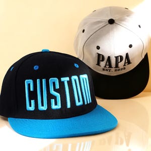 Gesticktes Logo 3D Text Snapback Hüte, personalisierte Flat Bill Hut, Snapback Hut, Benutzerdefinierte Hüte für Männer, Junggesellinnenabschied Geschenk, Benutzerdefinierte Hüte