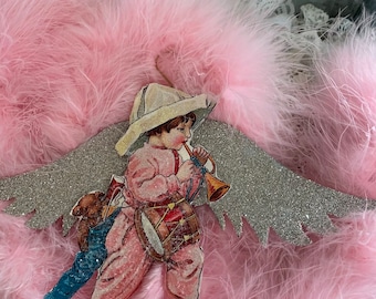 NAVIDAD Niño ángel victoriano con alas deslumbrantes y vestido con su pijama rosa*Brillo real alemán