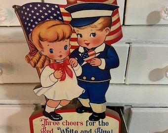 Adorno para estante de bloques del CUATRO DE JULIO * Niño y niña patrióticos * Madera gruesa * Grande