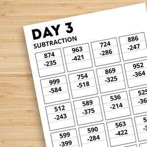 Peut inclure: Une feuille de calcul blanche avec des problèmes de soustraction pour le jour 3. Le titre "DAY 3 SUBTRACTION" est en haut. De nombreux problèmes mathématiques sont disposés en grille, avec des nombres et des signes de soustraction.