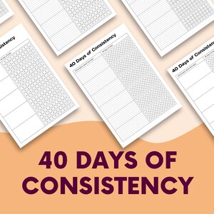Puede incluir: Varias hojas blancas imprimibles de seguimiento de hábitos con varios diseños de cuadrícula se muestran en ángulo. El texto "40 Days of Consistency" está impreso en las hojas y en letras grandes en la parte inferior. El fondo es de color naranja claro.