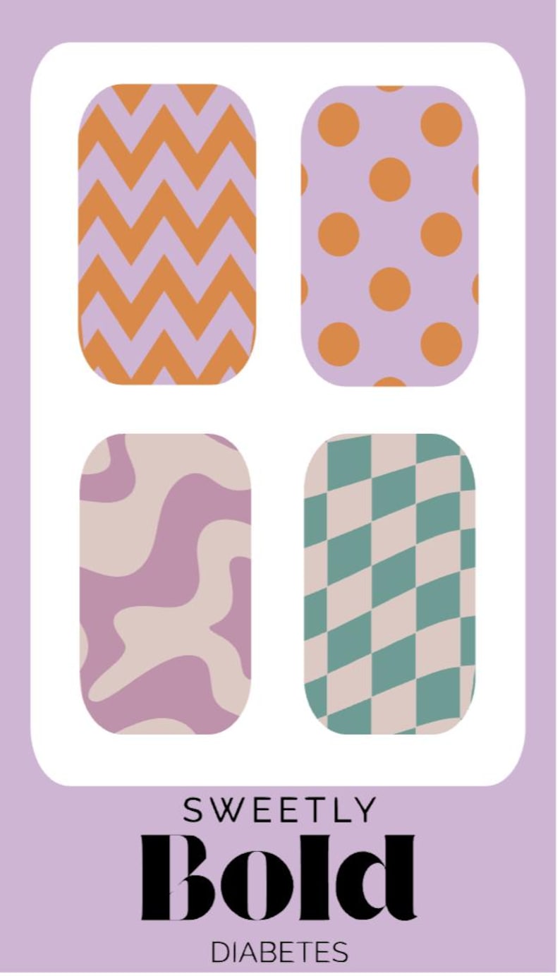 Puede incluir: Un conjunto de cuatro parches adhesivos rectangulares con esquinas redondeadas que presentan patrones de chevr&oacute;n naranja, lunares naranjas, ondas lavanda y cuadros verde azulado. El texto SWEETLY Bold DIABETES est&aacute; impreso en negro abajo.
