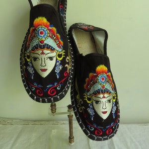 New Traditional Chinese Flats Embroidered Silk Thread