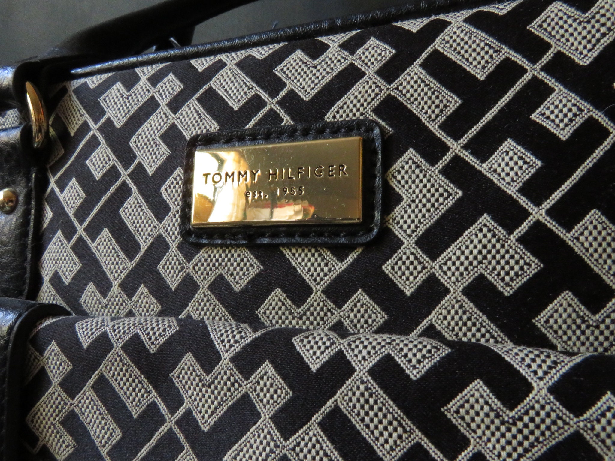 Tommy hilfiger cheap purse rate