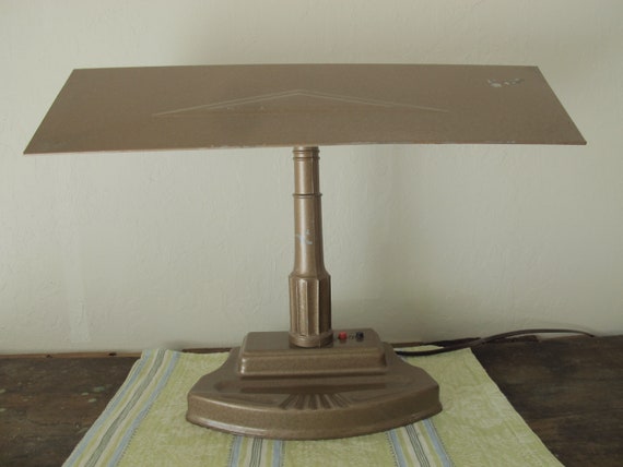 Vintage Industrial Desk Lamp Brown Metal Fluorescent Tube Bulb 1940s Machine Age Bankers Lamp Arts & Crafts Art Deco Light Vintage Industrial Desk Lamp Brown Metal Fluorescent Tube Bulb 1940s Machine Age Bankers Lamp Arts & Crafts Art Deco Light