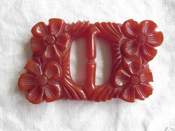 1930s Carved Floral Bakelite Belt Buckle, Art Deco Root Beer  display picture 2