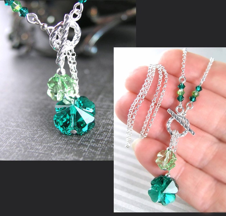 Puede incluir: Un collar de cadena de plata con un dije de tr&eacute;bol verde. El dije est&aacute; hecho de cristal facetado y tiene un degradado de color verde claro a verde oscuro. El collar tiene un cierre de palanca.