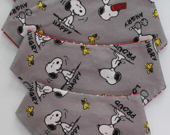 Bandana para cachorro com estampa de Snoopy e Woodstock, feliz e triste