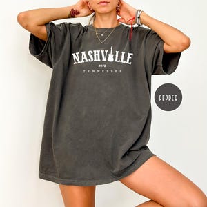 Comfort Colors Nashville Shirt,Tennessee Shirt,Music Shirt, Country Music Shirt,Nashville Gift,Girls Trip Group Shirt,Nashville Trip Shirt bild 2