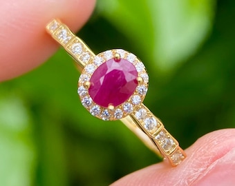 Natuurlijke robijnrode halo-ring | Sterlingzilver verguld | Geboortesteensieraden juli | Sierlijke robijnrode ring | Klassieke rode verstelbare ring Cadeau voor haar