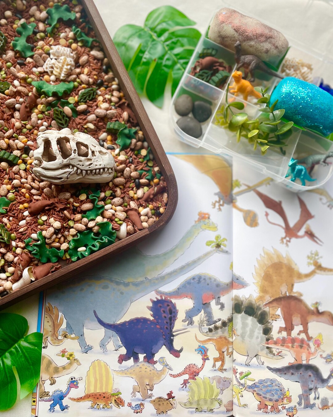 Dinosaur Sensory Bin Play Kit: Excavation Eggs, Sensory Filler ...