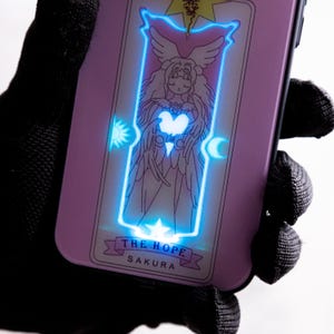 Sakura Magic Card-telefoonhoesje LED-verlichting iPhone-hoesje Anime-geïnspireerde glow-in-the-Dark kleurveranderende case voor oproepen Muziekmeldingen