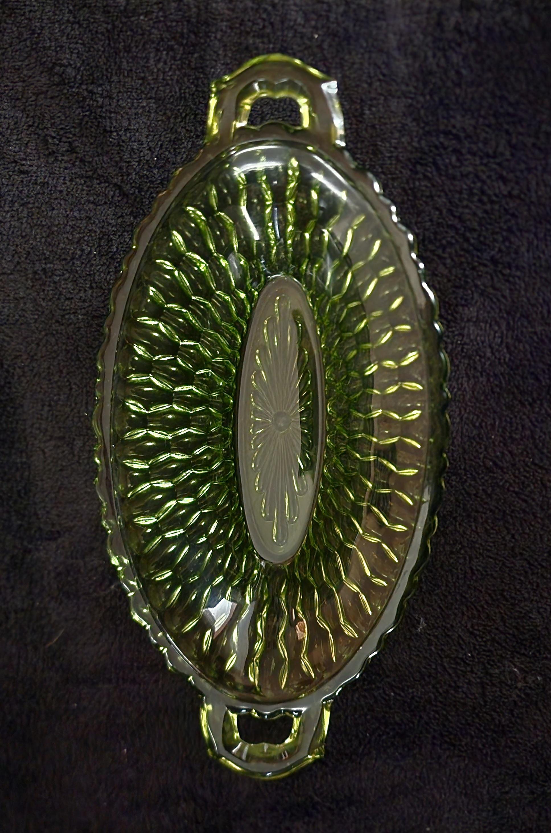 Vintage Anchor Hocking Avocado Green Glass Dish | Retro Glassware | Mid-Century Modern Decor | Collectible Kitchenware | Classic Green Glass